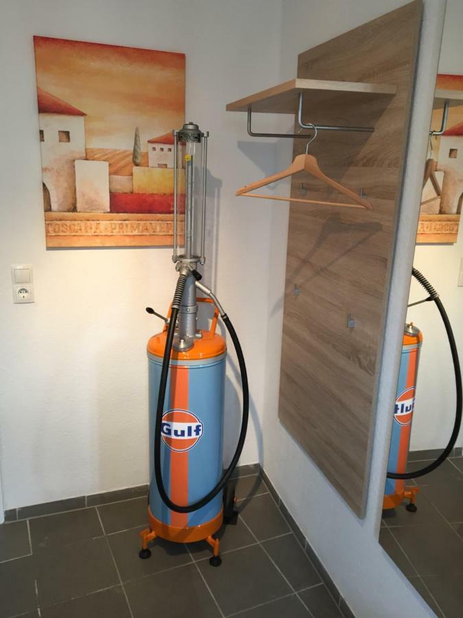 Alte Tankstelle Lägenhet Strassenhaus Exteriör bild