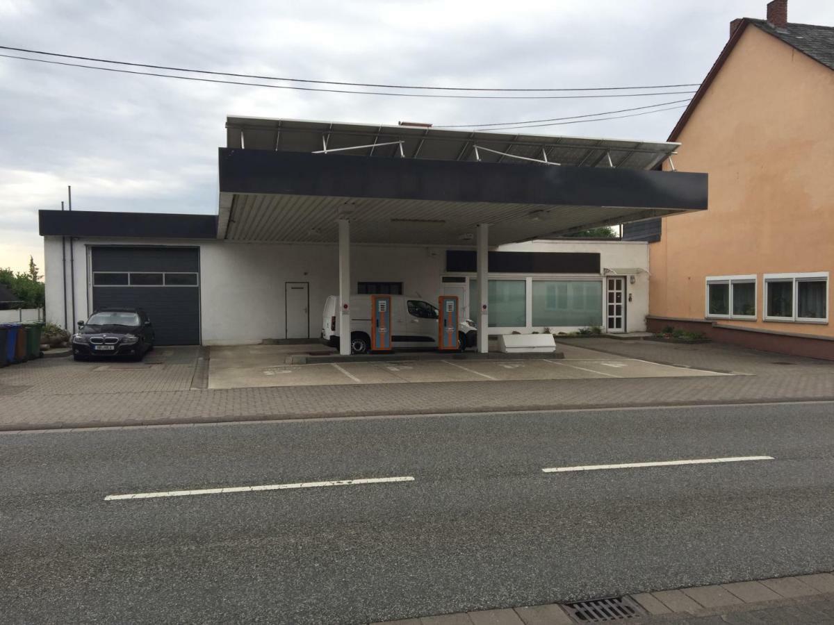 Alte Tankstelle Lägenhet Strassenhaus Exteriör bild