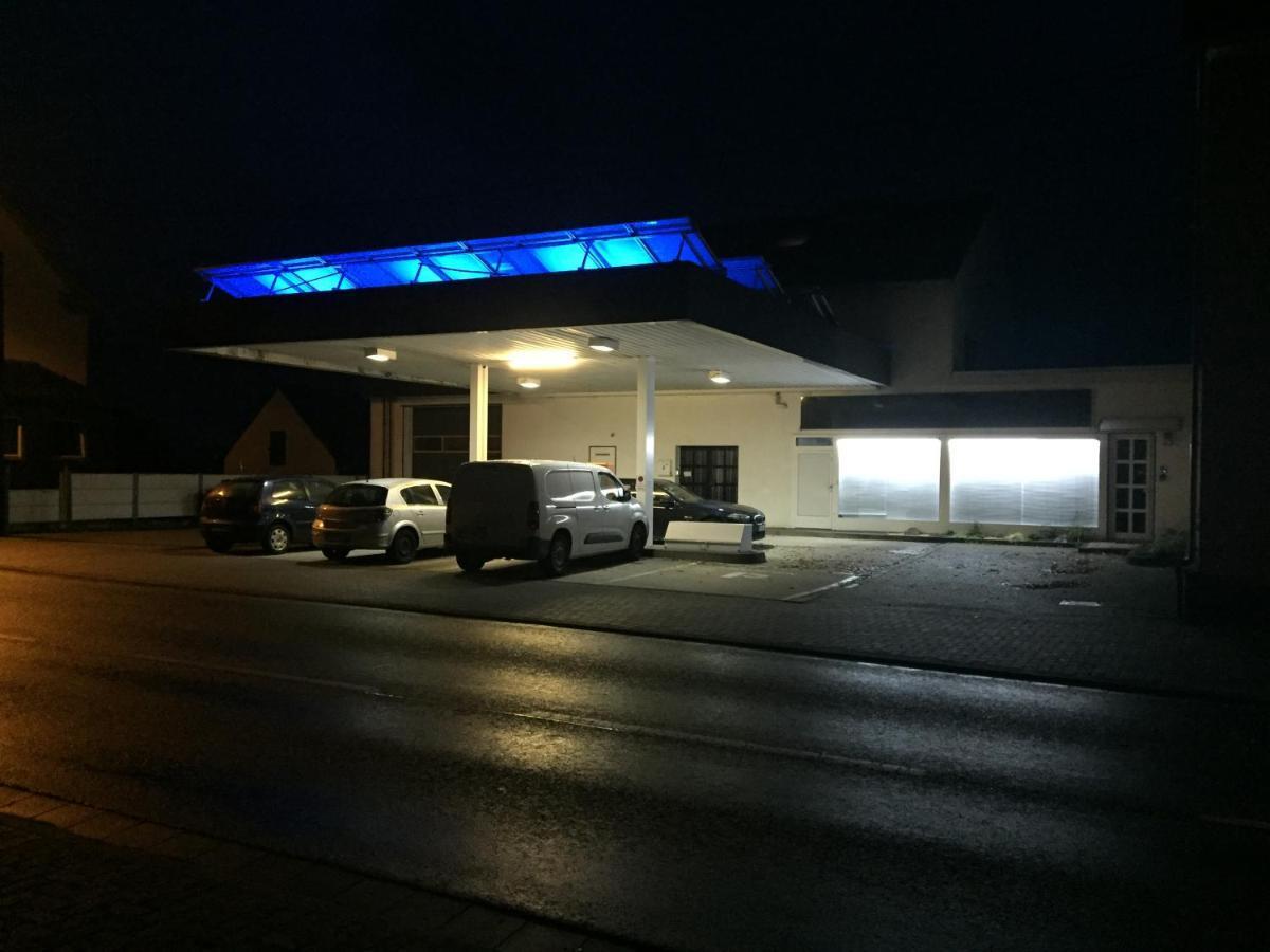 Alte Tankstelle Lägenhet Strassenhaus Exteriör bild