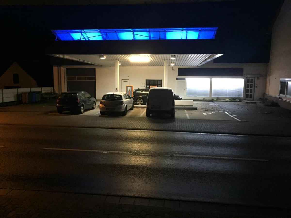 Alte Tankstelle Lägenhet Strassenhaus Exteriör bild